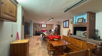 Casale 8 locali di 302 m² in Pesaro (61122)
