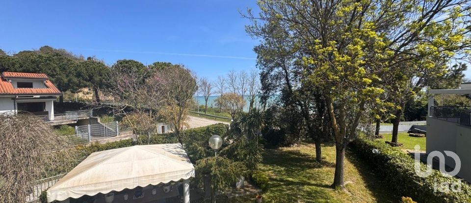 Casale 8 locali di 302 m² in Pesaro (61122)