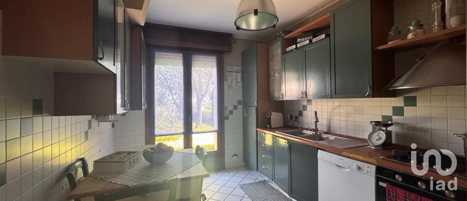 Casale 8 locali di 302 m² in Pesaro (61122)