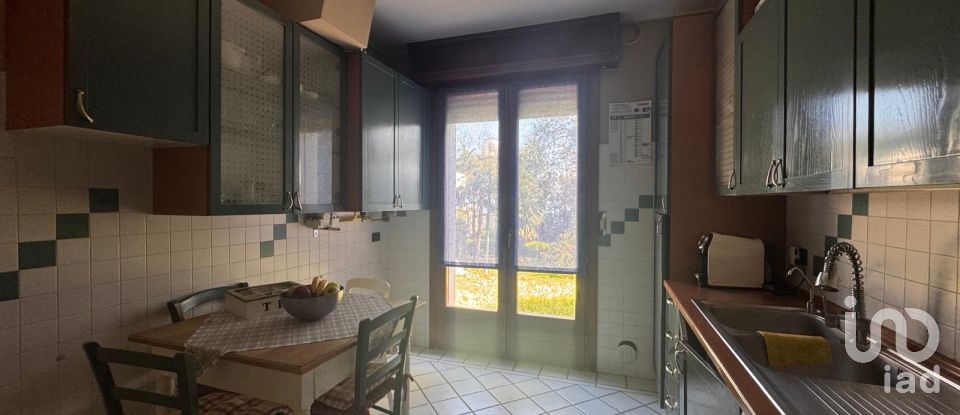 Casale 8 locali di 302 m² in Pesaro (61122)