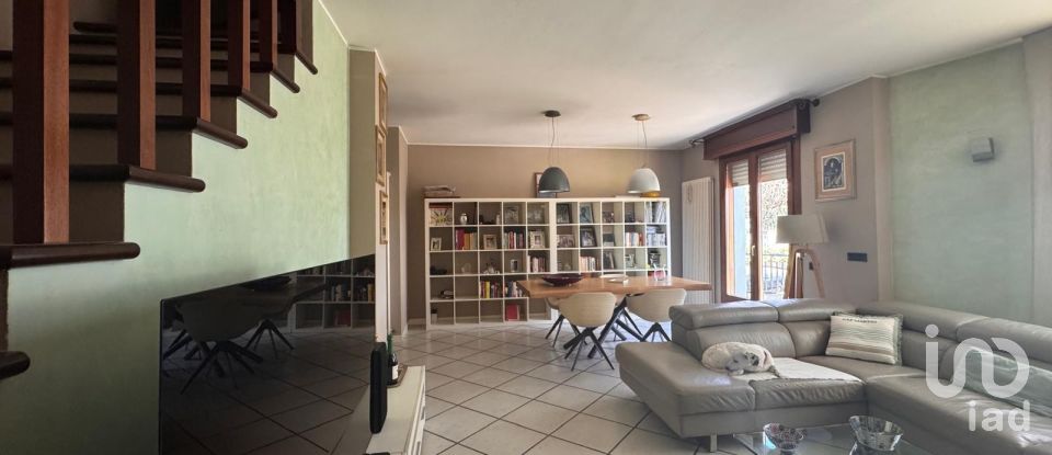 Casale 8 locali di 302 m² in Pesaro (61122)