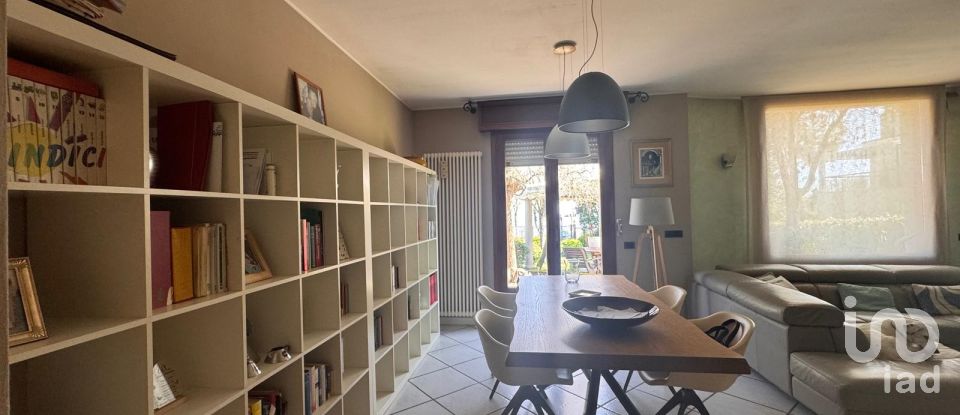 Casale 8 locali di 302 m² in Pesaro (61122)