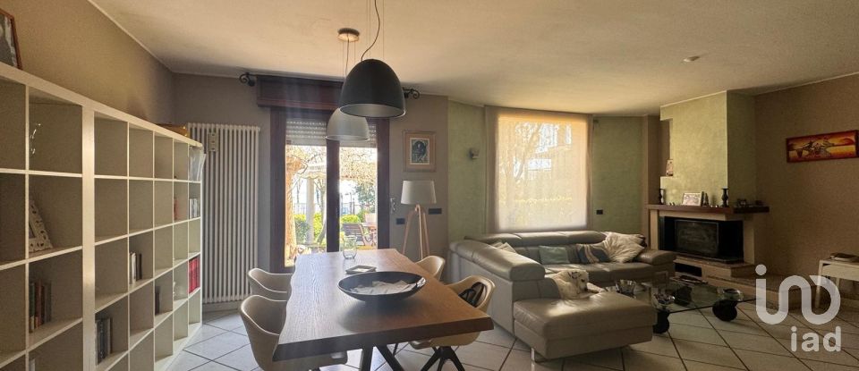 Casale 8 locali di 302 m² in Pesaro (61122)