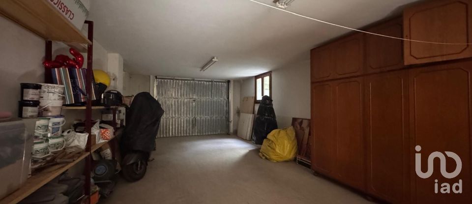 Casale 8 locali di 302 m² in Pesaro (61122)
