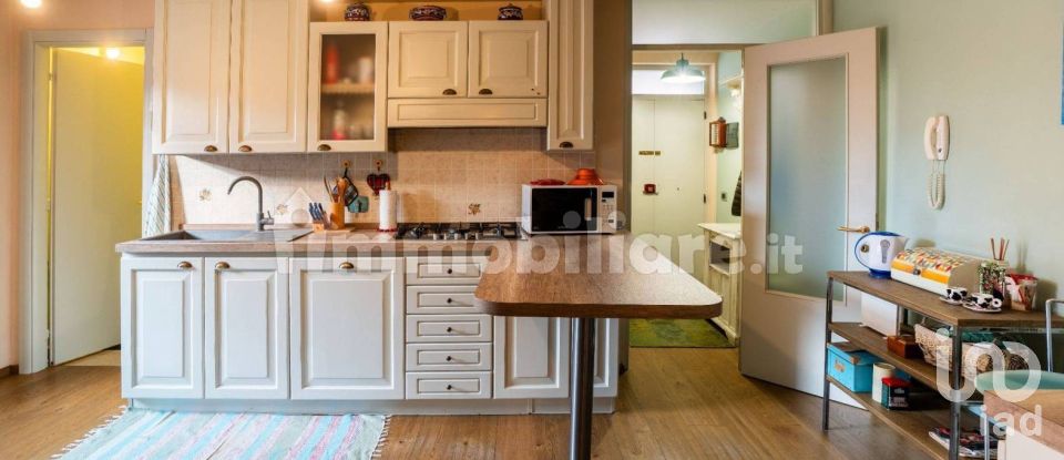 Lodge 3 rooms of 180 m² in Fossato di Vico (06022)