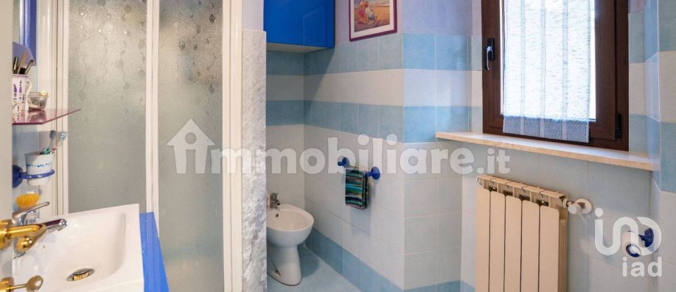 Lodge 3 rooms of 180 m² in Fossato di Vico (06022)