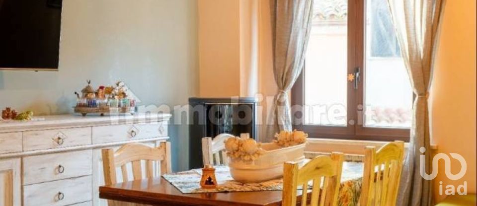 Lodge 3 rooms of 180 m² in Fossato di Vico (06022)