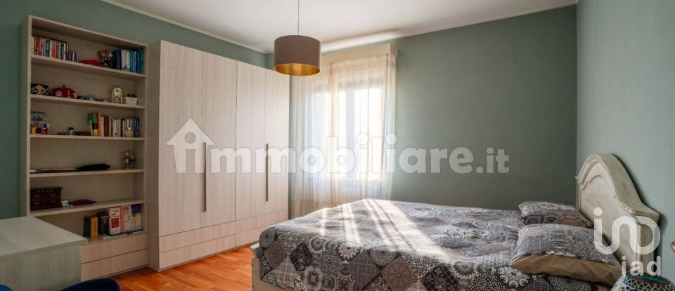 Lodge 3 rooms of 180 m² in Fossato di Vico (06022)