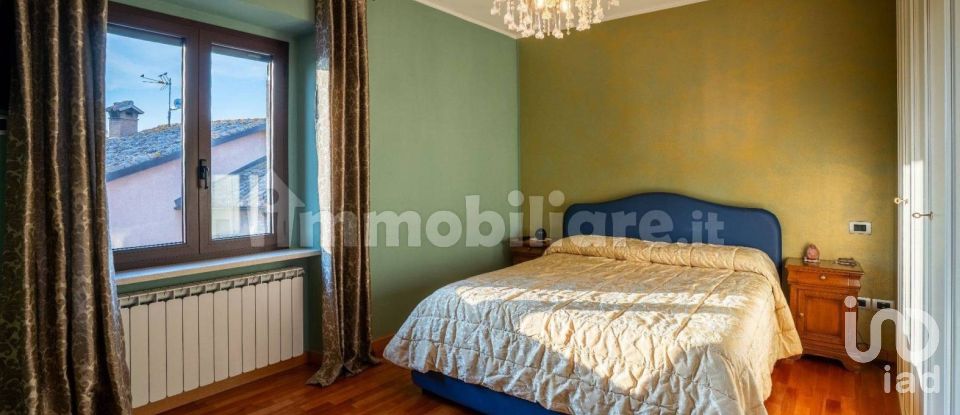 Lodge 3 rooms of 180 m² in Fossato di Vico (06022)