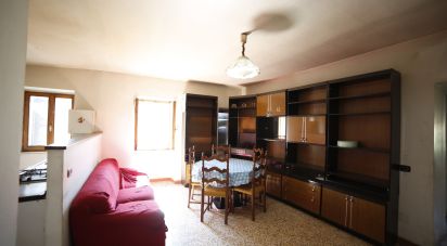 Varie superfici 0 locali di 500 m² in Frontone (61040)