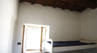 Varie superfici 0 locali di 500 m² in Frontone (61040)