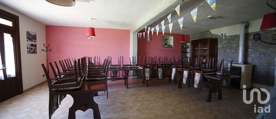 Varie superfici 0 locali di 500 m² in Frontone (61040)