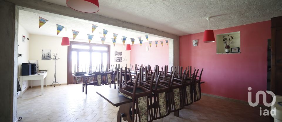 Varie superfici 0 locali di 500 m² in Frontone (61040)