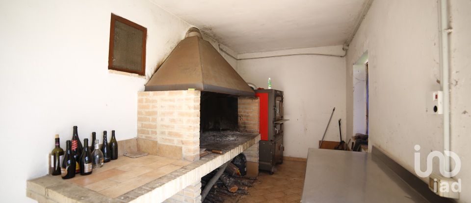 Varie superfici 0 locali di 500 m² in Frontone (61040)