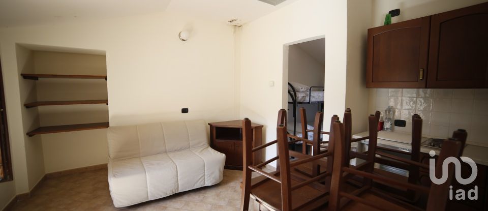 Varie superfici 0 locali di 500 m² in Frontone (61040)