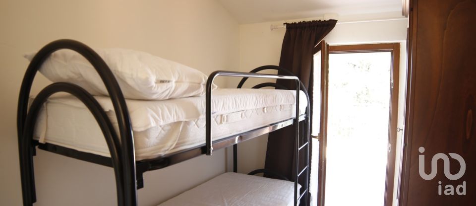 Varie superfici 0 locali di 500 m² in Frontone (61040)