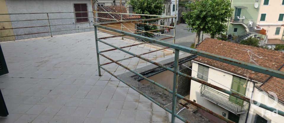 Casa di paese 5 locali di 100 m² in Carro (19012)