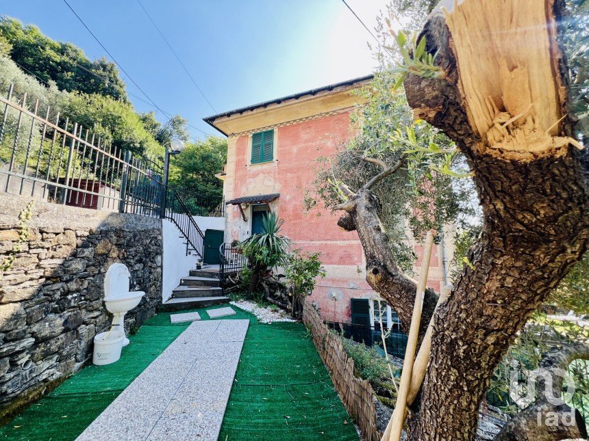 Casa indipendente / Villa 6 locali di 116 m² in Genova (16164)