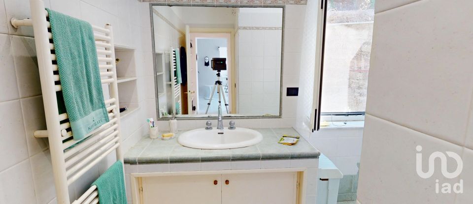 Casa indipendente / Villa 6 locali di 116 m² in Genova (16164)