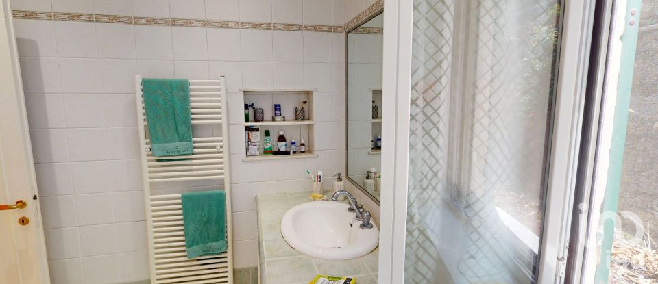 Casa indipendente / Villa 6 locali di 116 m² in Genova (16164)