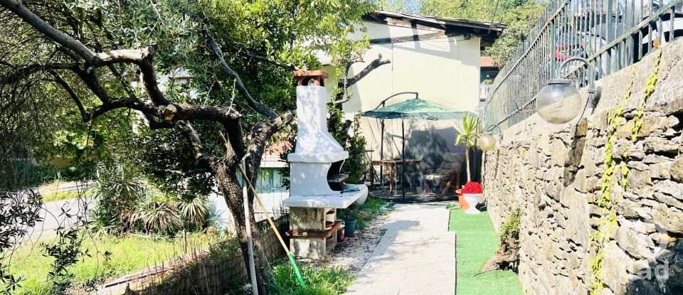 Casa indipendente / Villa 6 locali di 116 m² in Genova (16164)