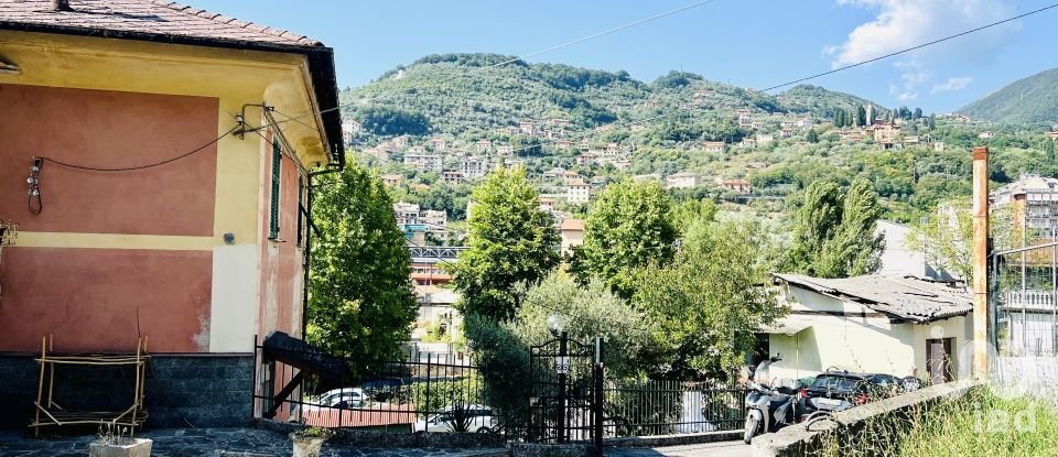 Casa indipendente / Villa 6 locali di 116 m² in Genova (16164)