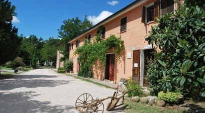 Hotel-ristorante di 2.500 m² in Urbino (61029)