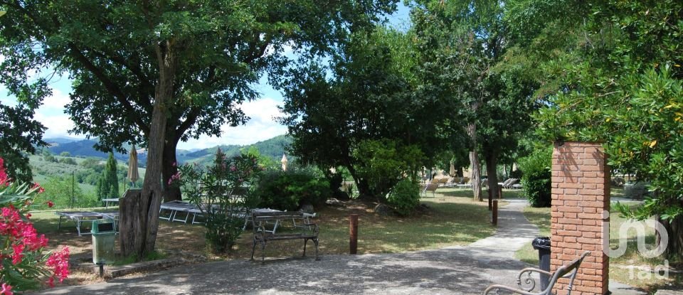 Hotel-restaurant of 2,500 m² in Urbino (61029)