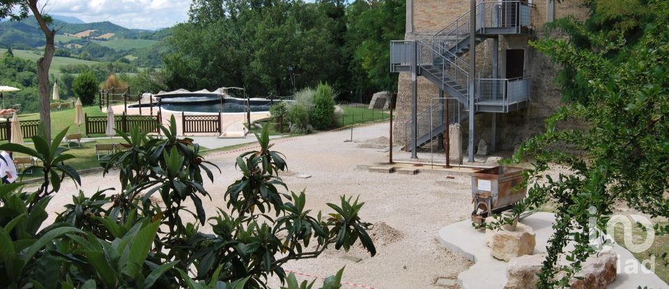 Hotel-restaurant of 2,500 m² in Urbino (61029)