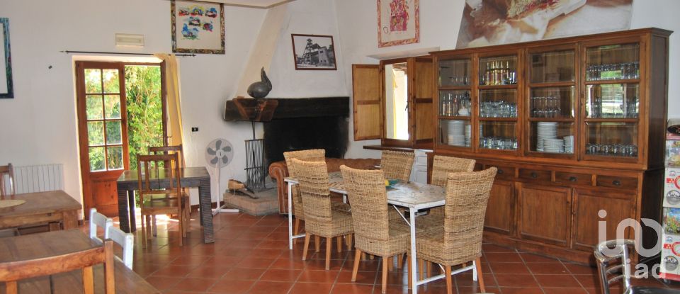 Hotel-restaurant of 2,500 m² in Urbino (61029)