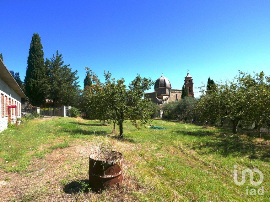 Varie superfici di 6.799 m² in Panicale (06064)