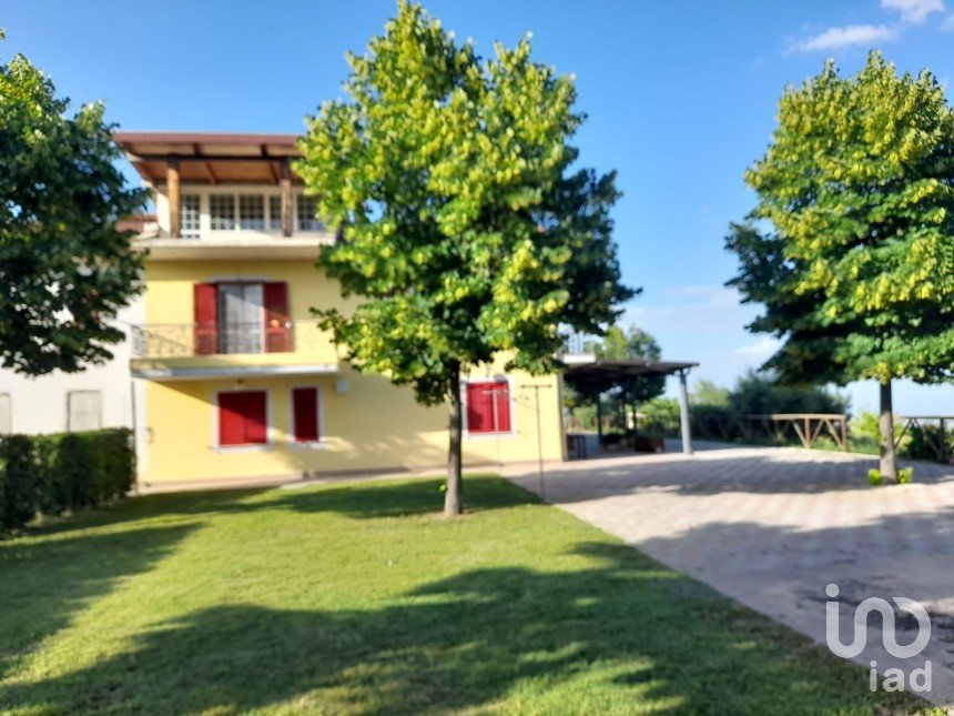 Casa indipendente / Villa 12 locali di 320 m² in Cellino Attanasio (64036)
