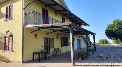 Casa indipendente / Villa 12 locali di 320 m² in Cellino Attanasio (64036)