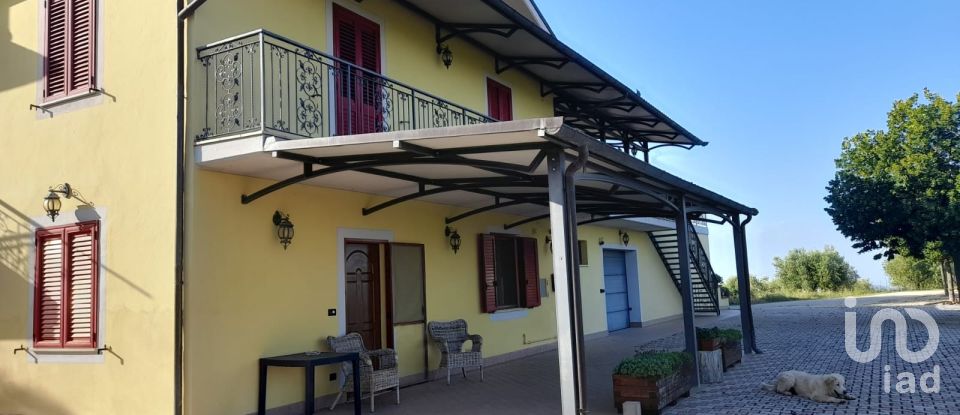 Casa indipendente / Villa 12 locali di 320 m² in Cellino Attanasio (64036)