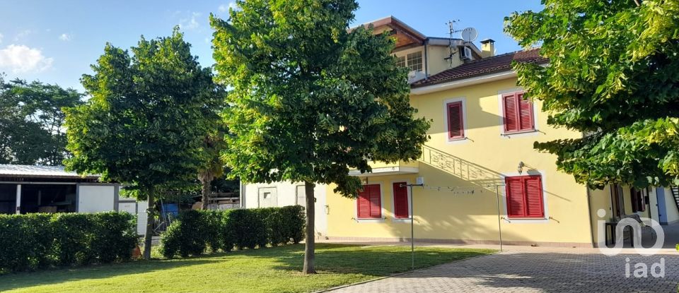 Casa indipendente / Villa 12 locali di 320 m² in Cellino Attanasio (64036)
