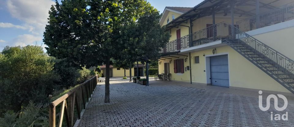 Casa indipendente / Villa 12 locali di 320 m² in Cellino Attanasio (64036)