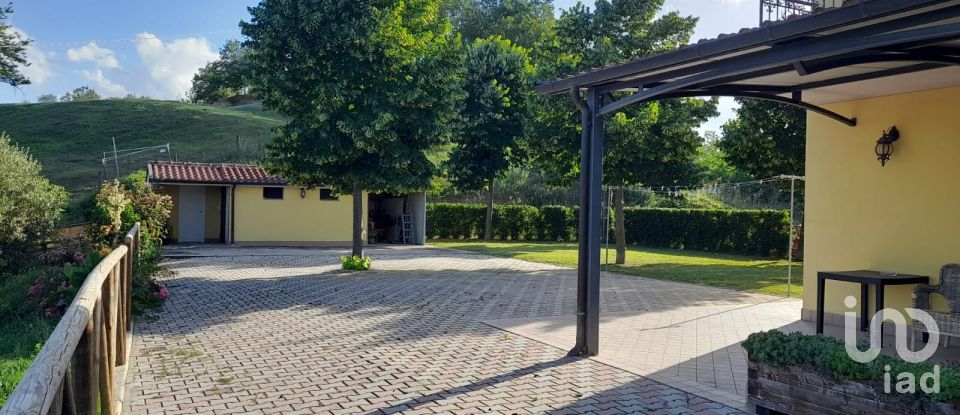 Casa indipendente / Villa 12 locali di 320 m² in Cellino Attanasio (64036)