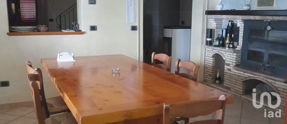 Casa indipendente / Villa 12 locali di 320 m² in Cellino Attanasio (64036)