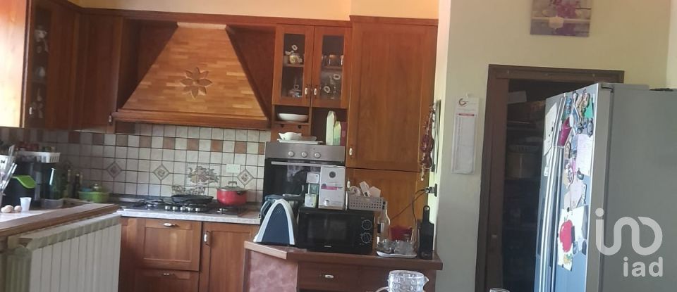 Casa indipendente / Villa 12 locali di 320 m² in Cellino Attanasio (64036)