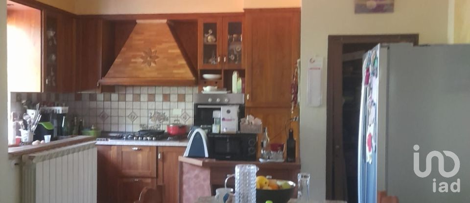 Casa indipendente / Villa 12 locali di 320 m² in Cellino Attanasio (64036)