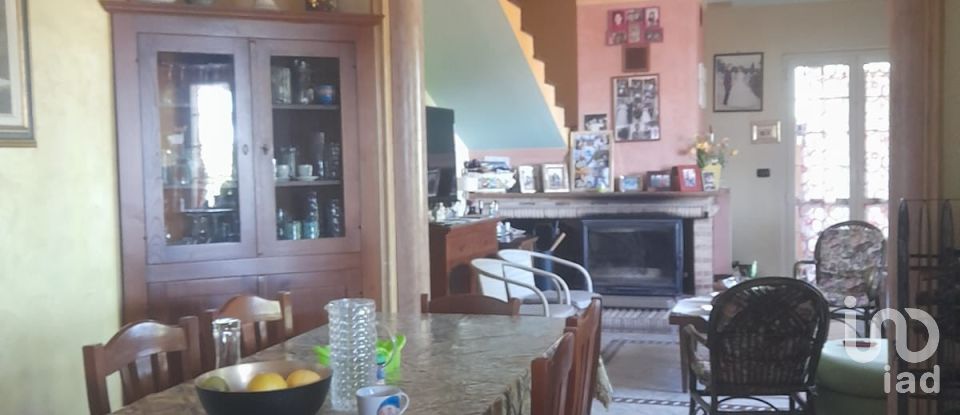 Casa indipendente / Villa 12 locali di 320 m² in Cellino Attanasio (64036)