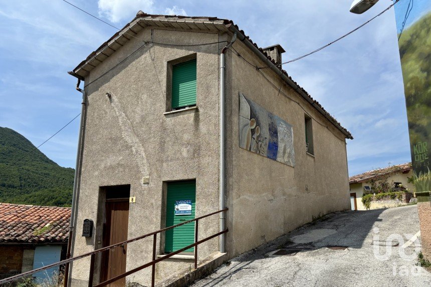 House 9 rooms of 200 m² in Fabriano (60044)