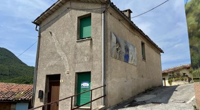 Casa indipendente / Villa 9 locali di 200 m² in Fabriano (60044)