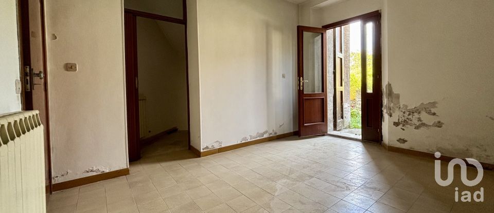House 9 rooms of 200 m² in Fabriano (60044)