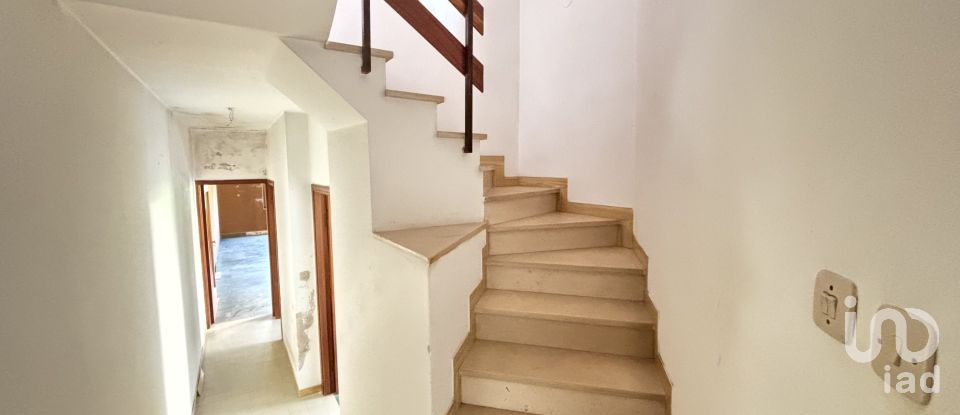 House 9 rooms of 200 m² in Fabriano (60044)