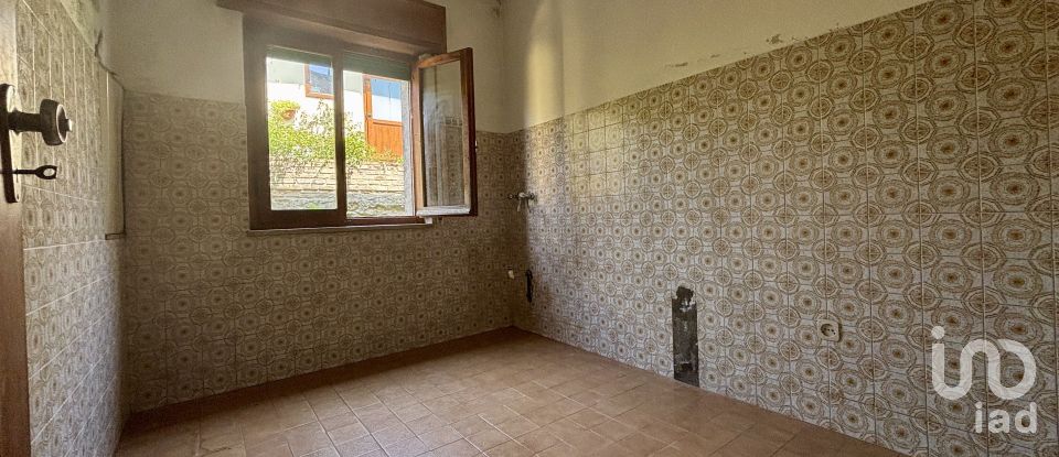 House 9 rooms of 200 m² in Fabriano (60044)