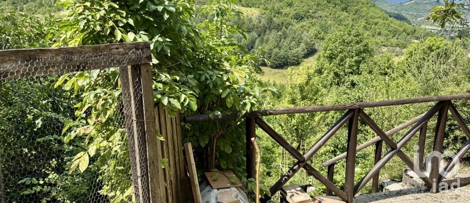 House 9 rooms of 200 m² in Fabriano (60044)