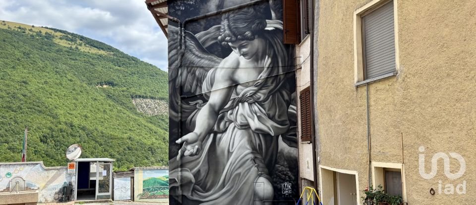 House 9 rooms of 200 m² in Fabriano (60044)