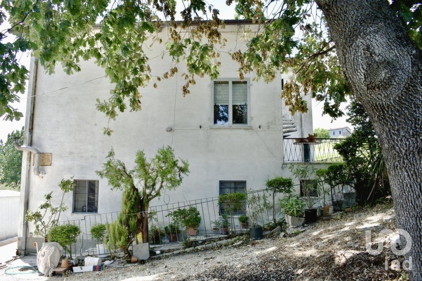 House 0 rooms of 129 m² in Staffolo (60039)