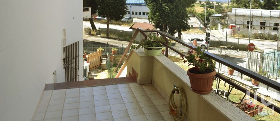 Appartamento 5 locali di 113 m² a Santa Maria Nuova (60030)